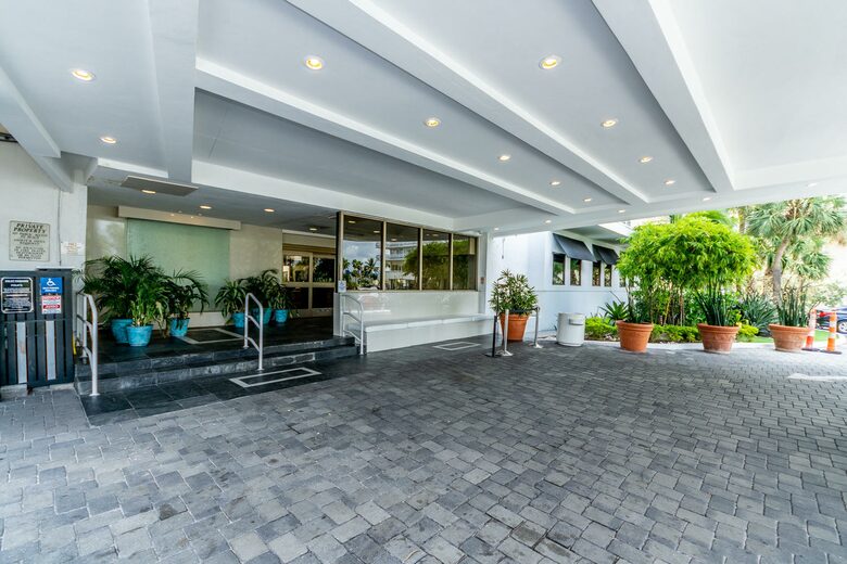 Ocean Manor Beach Condo - Fort Lauderdale, Florida
