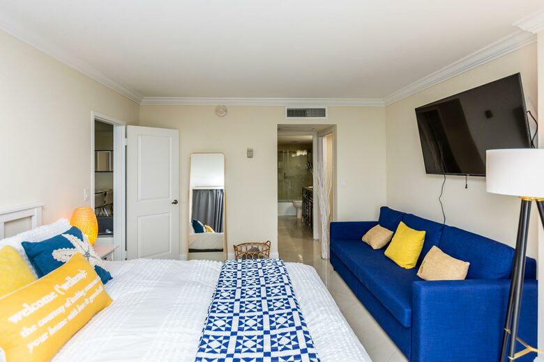 Ocean Manor Beach Condo - Fort Lauderdale, Florida