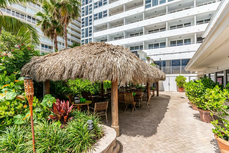 Ocean Manor Beach Condo - Fort Lauderdale, Florida