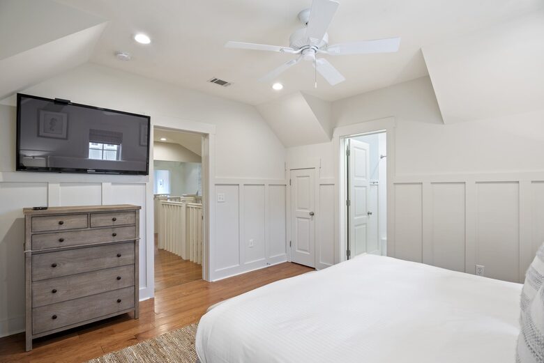Guest bedroom