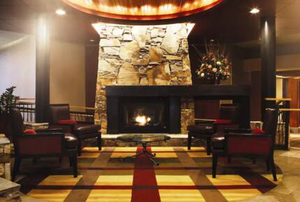 Lounge and fireplace in lobby