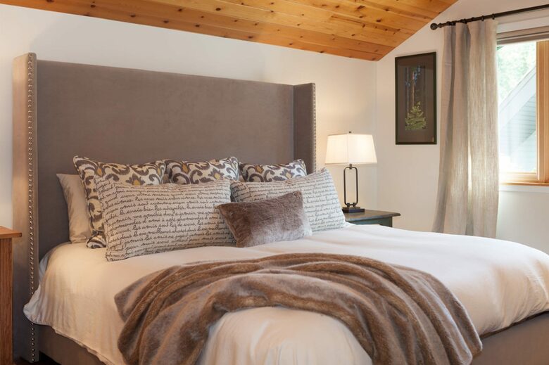 Authentic Ski-In/Out Whistler Chalet - Whistler, Canada