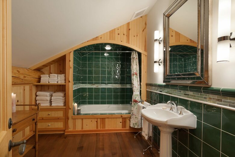 Authentic Ski-In/Out Whistler Chalet - Whistler, Canada