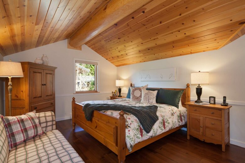 Authentic Ski-In/Out Whistler Chalet - Whistler, Canada