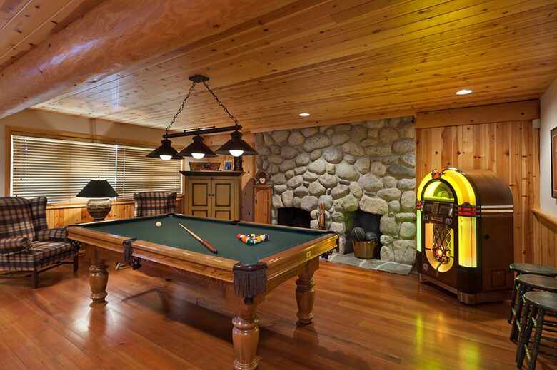 Authentic Ski-In/Out Whistler Chalet - Whistler, Canada