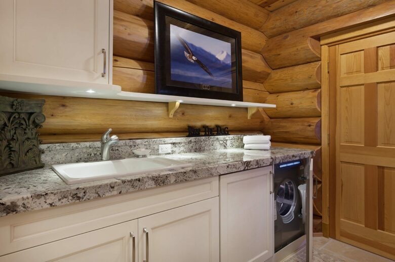 Authentic Ski-In/Out Whistler Chalet - Whistler, Canada