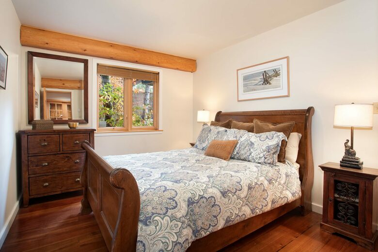 Authentic Ski-In/Out Whistler Chalet - Whistler, Canada