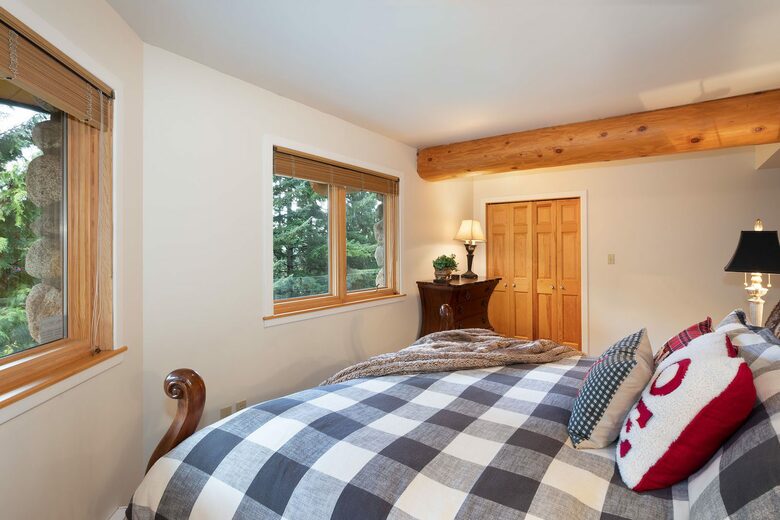 Authentic Ski-In/Out Whistler Chalet - Whistler, Canada