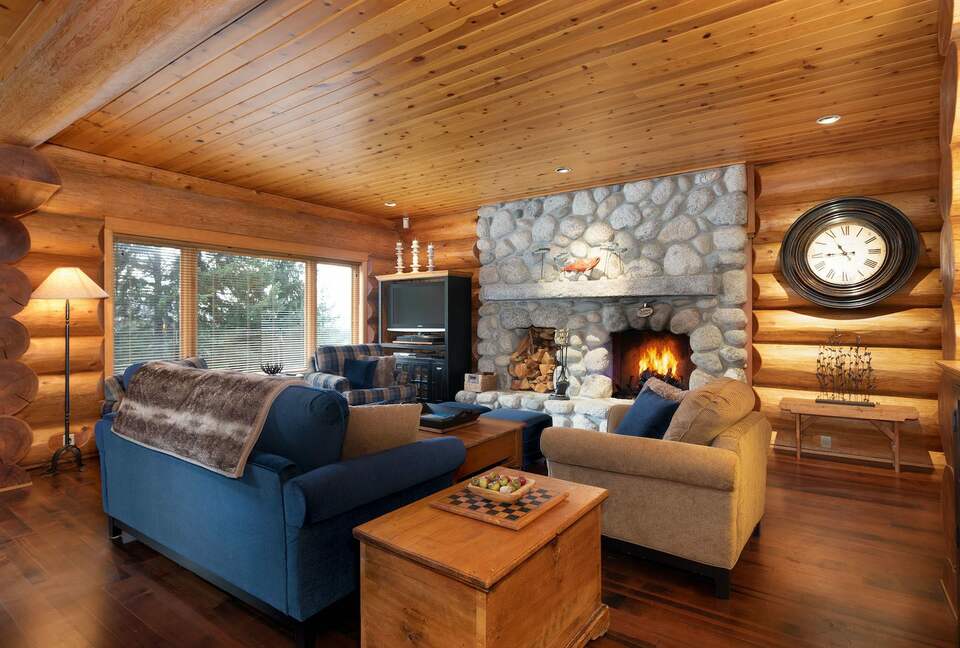 Authentic Ski-In/Out Whistler Chalet - Whistler, Canada