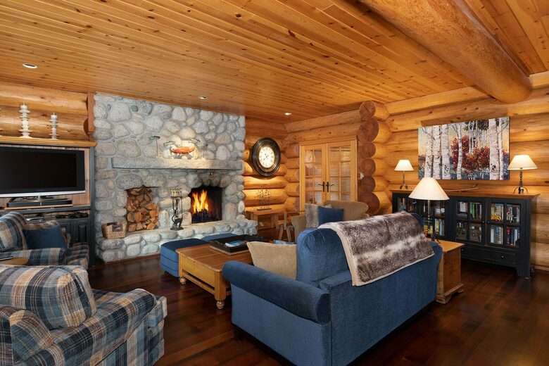 Authentic Ski-In/Out Whistler Chalet - Whistler, Canada