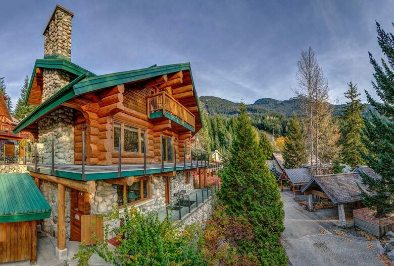 Authentic Ski-In/Out Whistler Chalet - Whistler, Canada