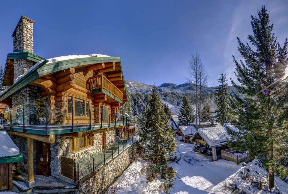 Authentic Ski-In/Out Whistler Chalet - Whistler, Canada