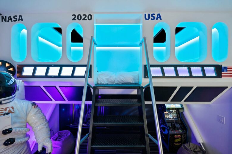 Space-themed bunk room
