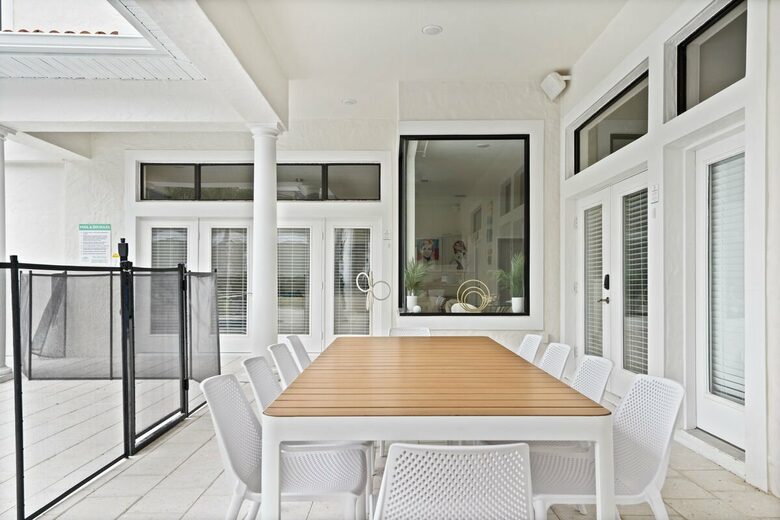 Outdoor dining