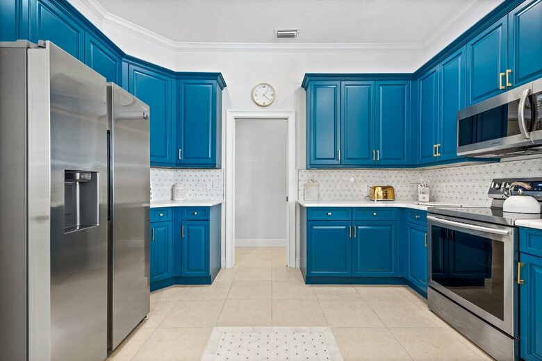 Fully equipped kitchen