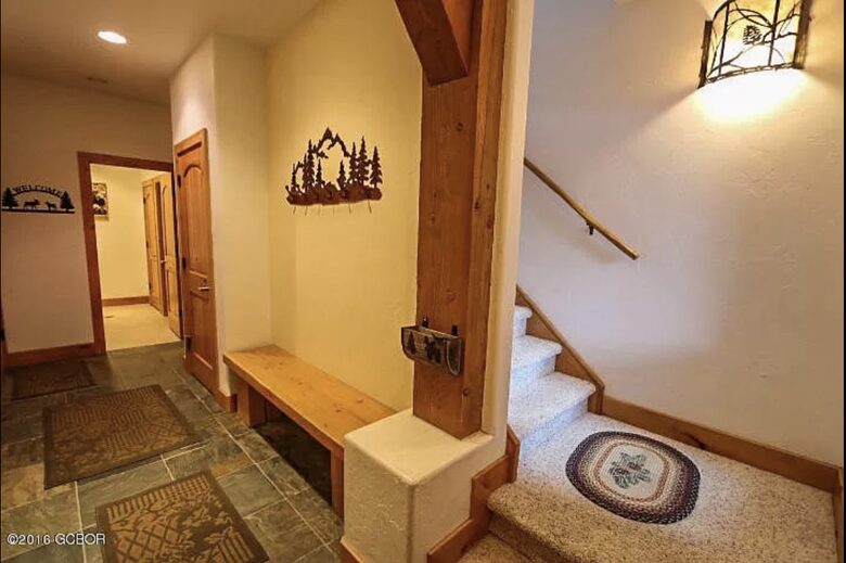 Entry way