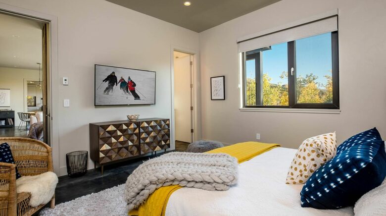 Guest bedroom