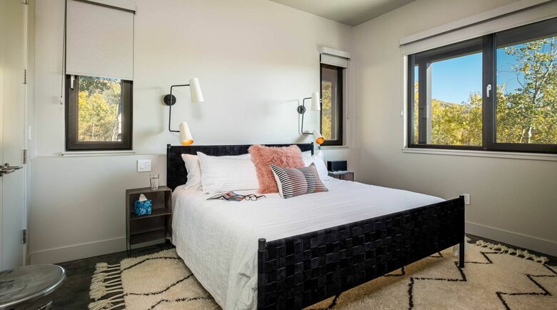 Guest bedroom