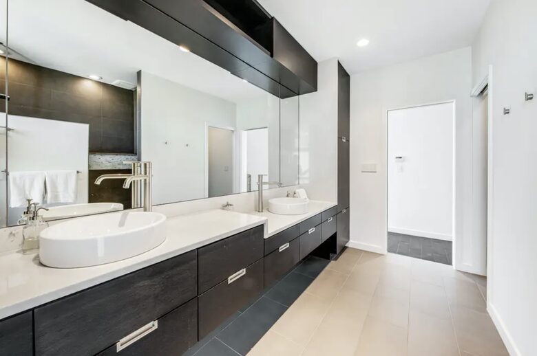 Home Exchange in Austin, TX luxurious master ensuite