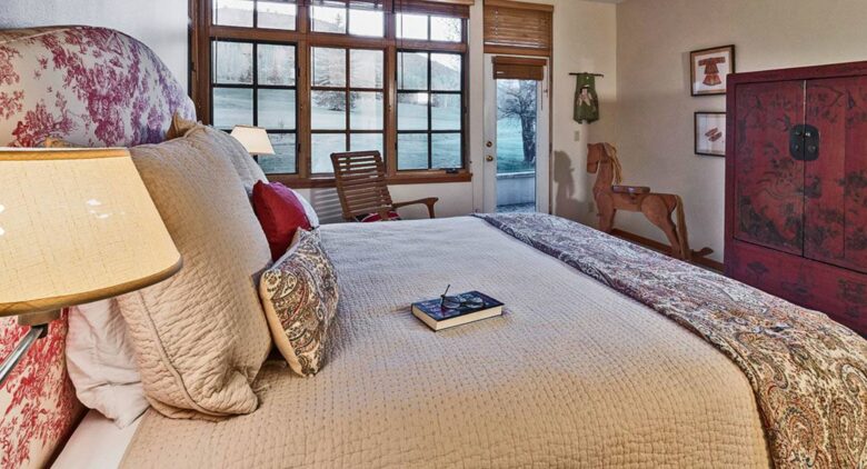 Guest room