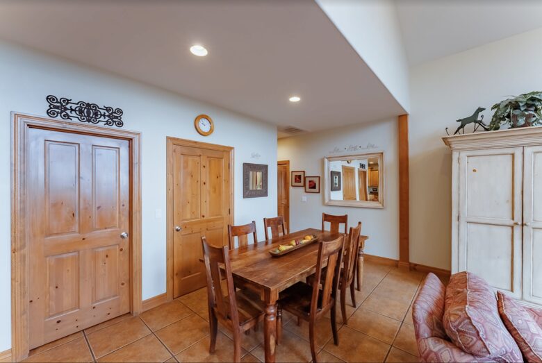Home Exchange in Orderville, UT, dining room with 6 seats