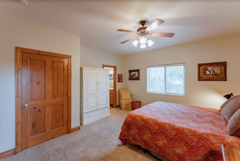 Home Exchange in Orderville, UT, guest bedroom 3 with en suite