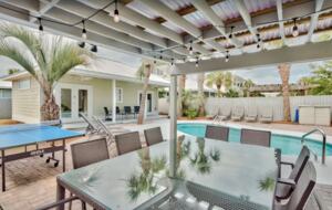 Outdoor dining and pool