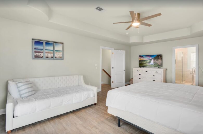 Guest room