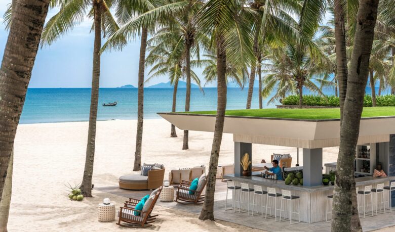Beachfront bar and lounge