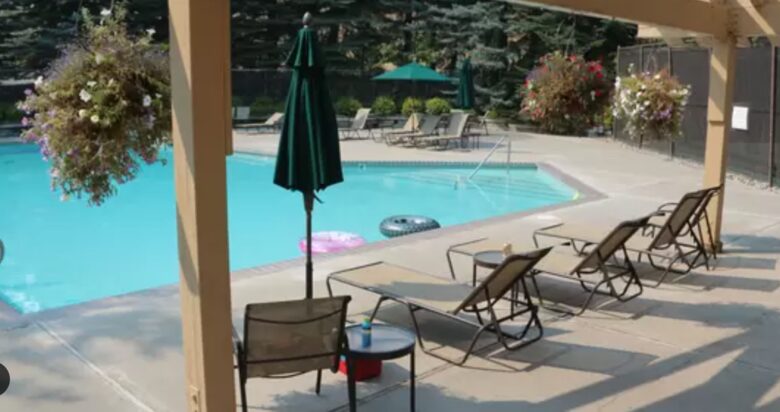 Community pool