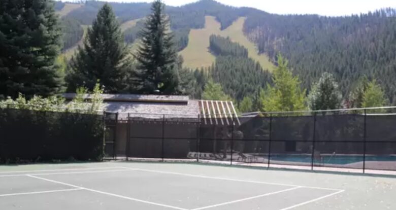 Community tennis