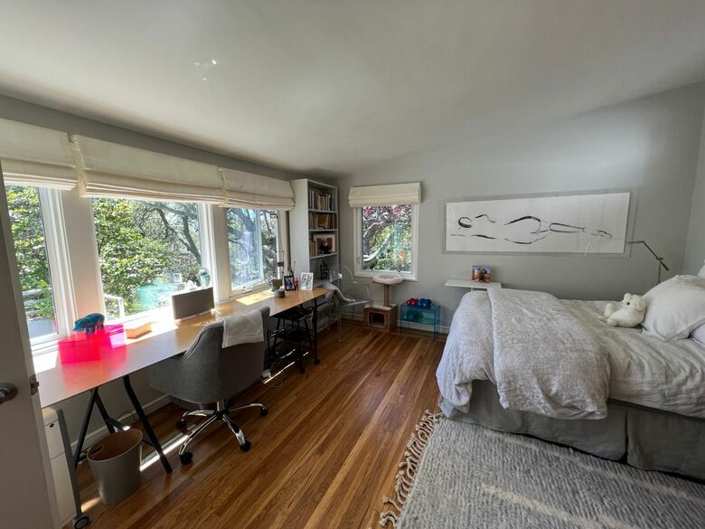 Home Exchange in Berkeley, CA second bedroom with desk space