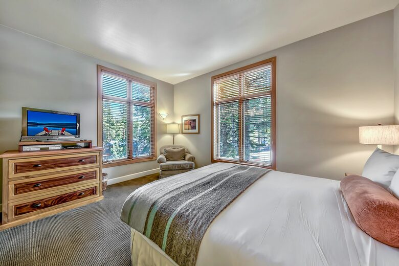 The Residence at Northstar (Tahoe 3 Bedroom Villa -Steps to Gondola) - Truckee, California