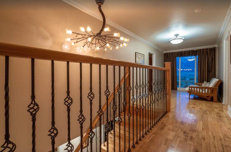 Upper foyer