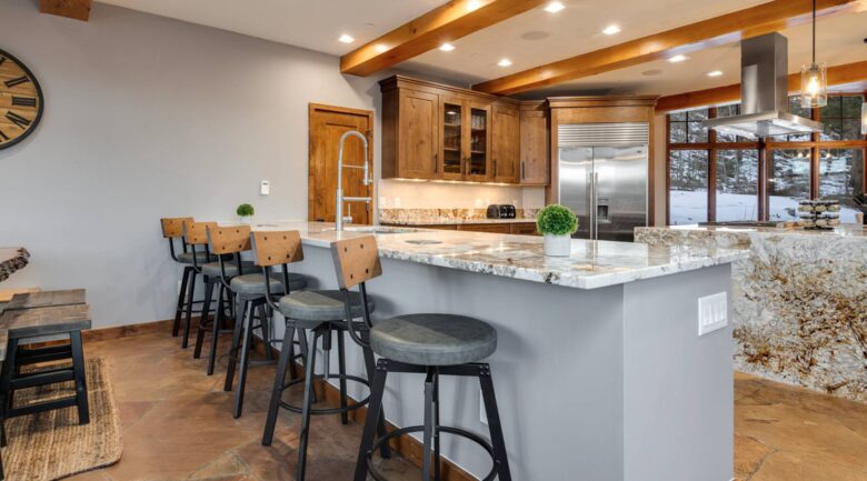 Eat-in bar