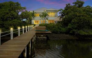 Turtle Cove | Palm Beach Waterfront Home - Lantana, Florida