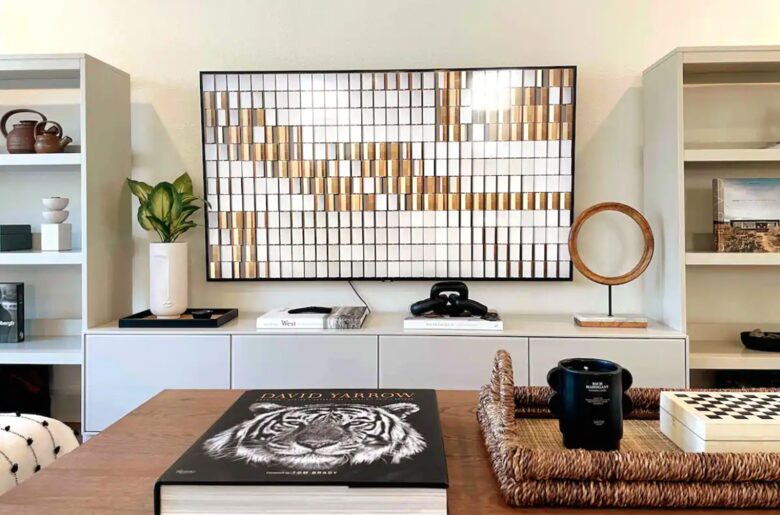 Screen TV