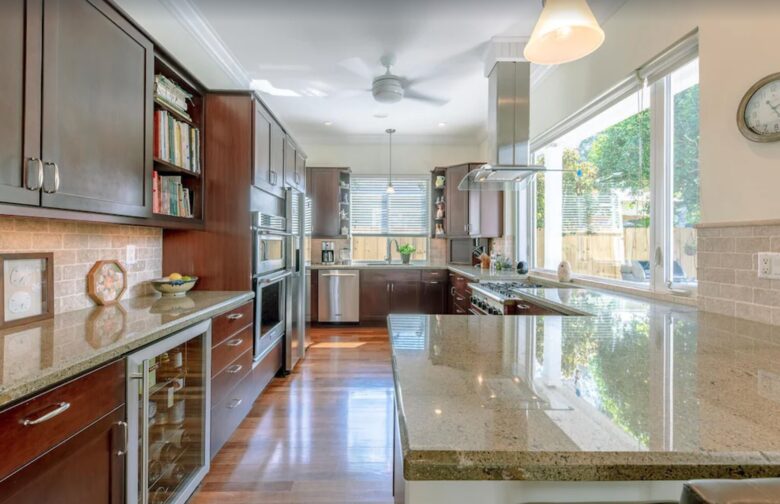 Gourmet kitchen