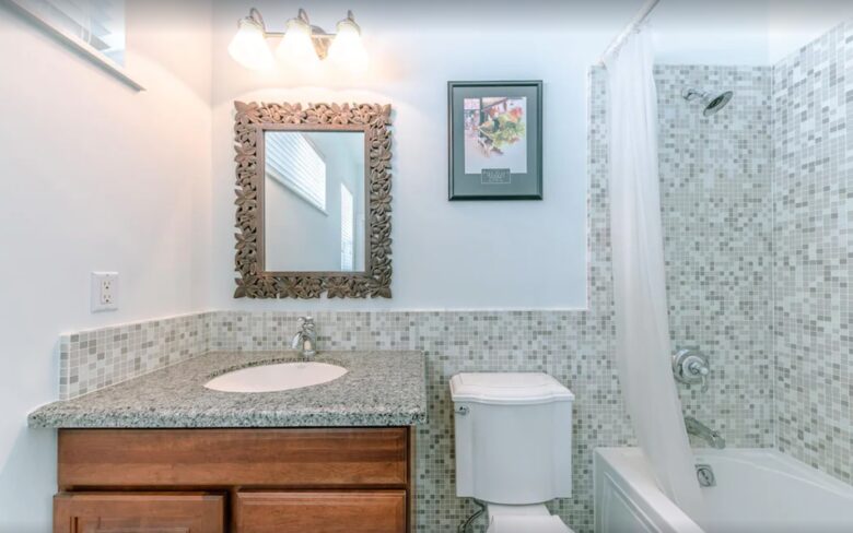 Ensuite bath with third bedroom