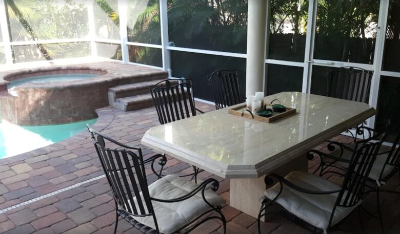 Outdoor dining