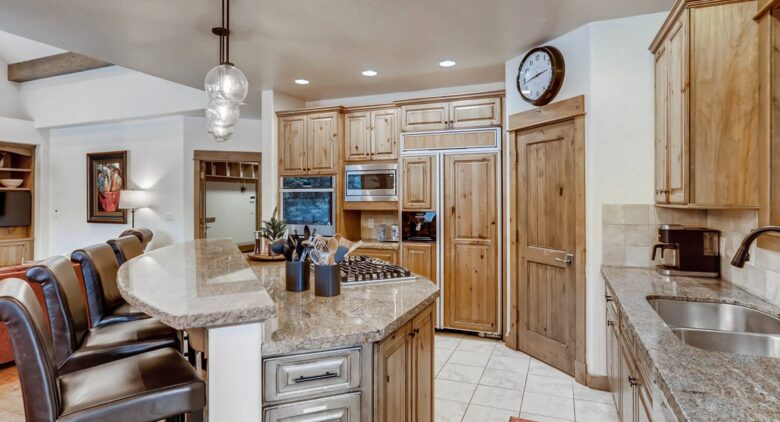 Gourmet kitchen