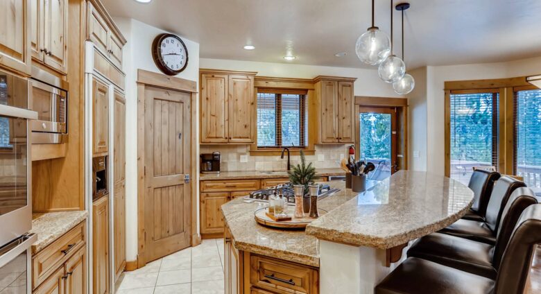 Gourmet kitchen