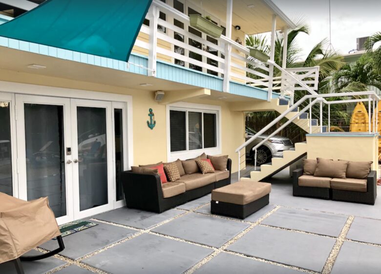 Outdoor lounge