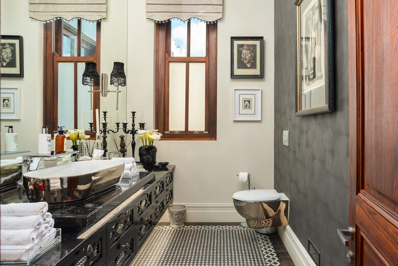 Guest toilet