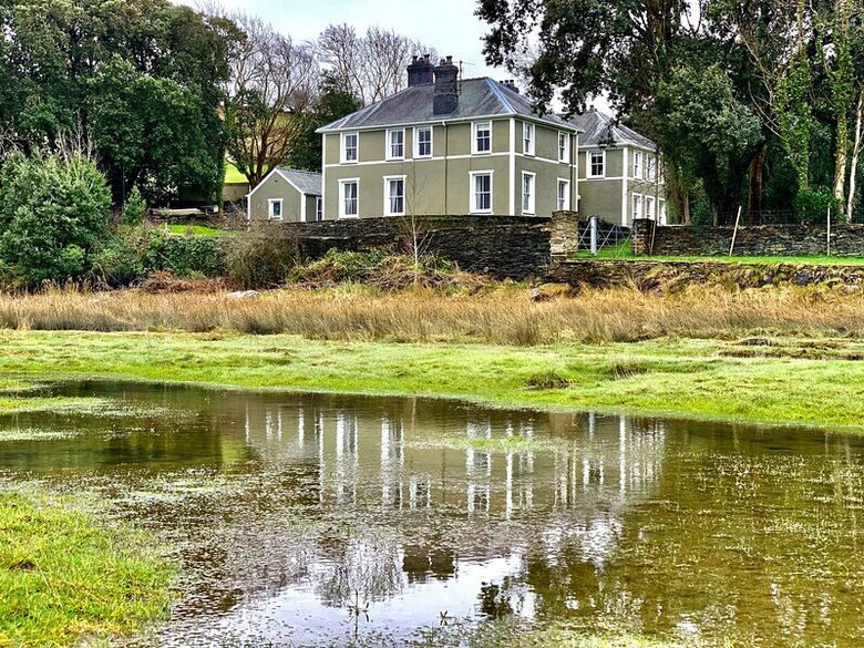 Historic Welsh Coastal Flat: Spacious 4-Bedroom Residence - Portmeirion, United Kingdom