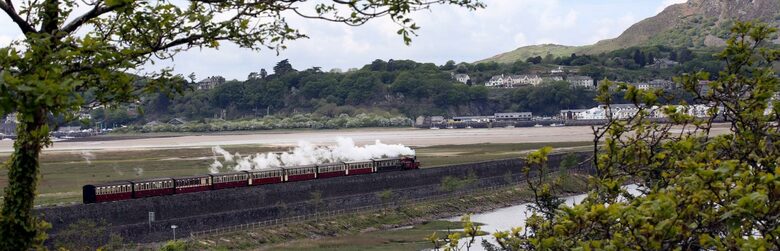Historic Welsh Coastal Flat: Spacious 4-Bedroom Residence - Portmeirion, United Kingdom