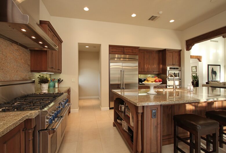 Gourmet kitchen