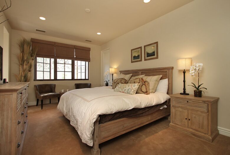 Guest bedroom