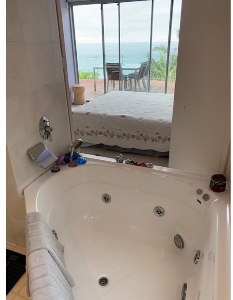 Unforgettable Ocean Escape - Whale Beach, Australia