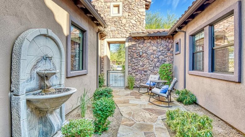 Scottsdale Stunner on the Green - Scottsdale, Arizona
